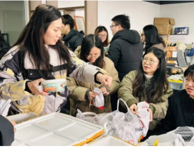 Coofix's Heartwarming Laba Porridge Brings People Together on Chilly Winter Day Coofix's Heartwarming Laba Porridge Brings People Together on Chilly Winter Day