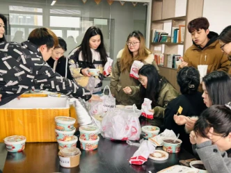 Coofix's Heartwarming Laba Porridge Brings People Together on Chilly Winter Day Coofix's Heartwarming Laba Porridge Brings People Together on Chilly Winter Day